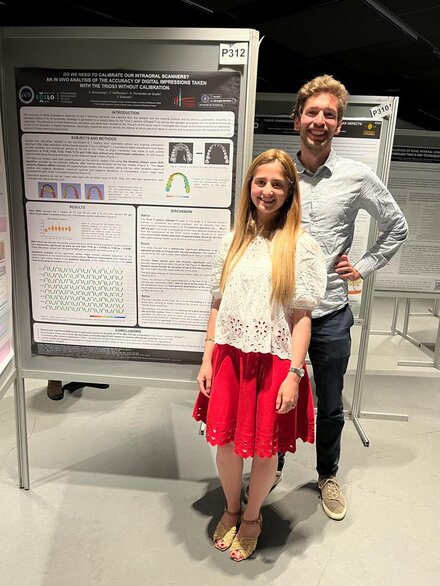<em>Dr Shyrel Monsonego présentant son poster lors du 98ième congrès de l’European Orthodontic Society – Oslo – Juin 2023</em>