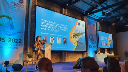 <em>Dr Aurélia Abecassis intervenant lors du Congrès de l’European Orthodontic Society - Chypre – Juin 2022</em>